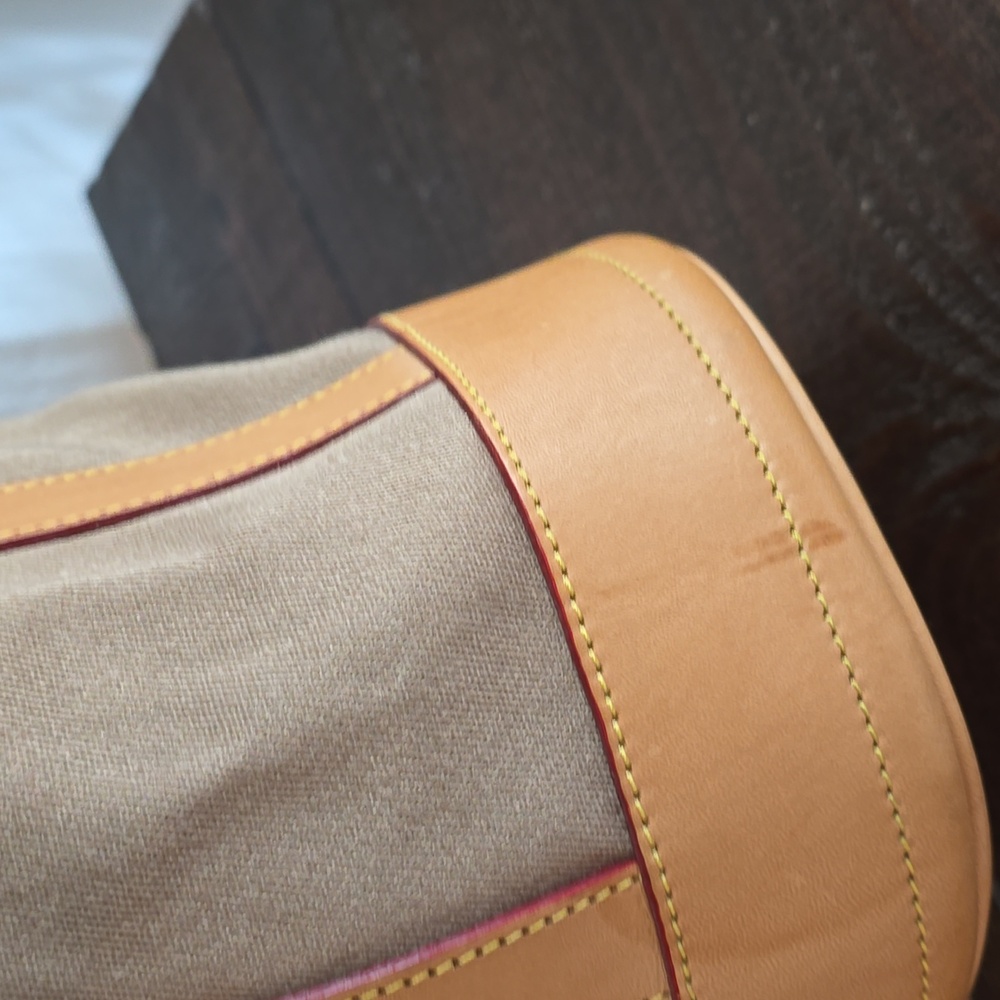 Dooney & Bourke Vintage  Bucket Bag Tan Brown Leather Drawstring Shoulder Bag - Picture 7 of 14